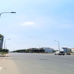 4 mặt tiền Trương Văn Bang, gần Ủy ban, vuông vức, có sẵn nền bê tông