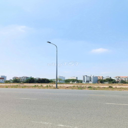 4 mặt tiền Trương Văn Bang, gần Ủy ban, vuông vức, có sẵn nền bê tông