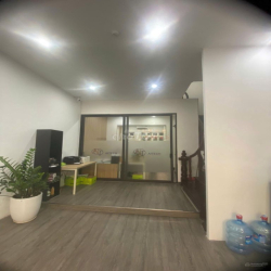 Cho thuê nhà đường Trung Yên 10 - Dt 70m2 x 5 tầng, Mt 5m, đường 10m