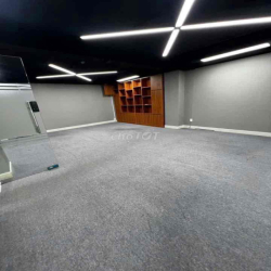 Văn phòng 3/2 Q10 120m2 vuông vức ngăn sẵn phòng