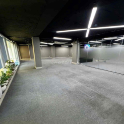 Văn phòng 3/2 Q10 120m2 vuông vức ngăn sẵn phòng