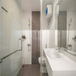 cho thuê villa 2 tầng có hồ bơi đường loseby (sơn trà)giá rẻ