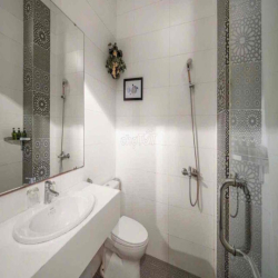 cho thuê villa 2 tầng có hồ bơi đường loseby (sơn trà)giá rẻ