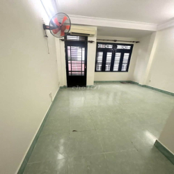 Cho thuê nhà 4 tầng- Nguyễn Hữu Cảnh-18 triệu