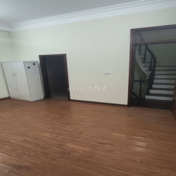 Cho thuê nhà 5 tầng 3 ngủ full đồ ở Trúc Khê, Láng Hạ. 13.5tr