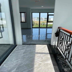 Nhà 2 lầu ( 5 x 20m ) 4 phòng, KDC Đông Tăng Long