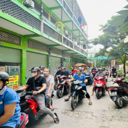 Mặt bằng kinh doanh buôn bán cổng KCN Hiệp Thành ở lại đc