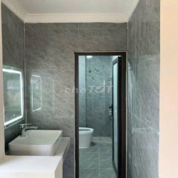 Cho thuê nhà Phúc Lợi, 6 tầng, thang máy, gara ô tô, full nội thất