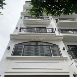 Cho thuê nhà Phúc Lợi, 6 tầng, thang máy, gara ô tô, full nội thất