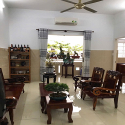 Cần cho thuê chung cư cầu thang bộ lầu 5, đầy đủ nội thất