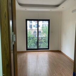 Cho thuê nhà Phúc Lợi, 6 tầng, thang máy, gara ô tô, full nội thất