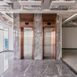 Cho thuê VP 376m2 CMT8 cơ sở vật chất hạng B giá hạng C, trần cao 3m6