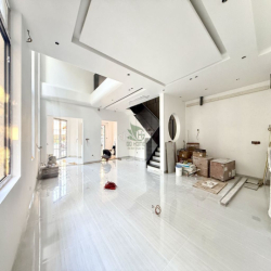 CHO THUÊ NHÀ VILLA GÓC 3 TẦNG MỚI  KHU HÀ QUANG 2 GIÁ 50 TRIỆU/ THÁNG