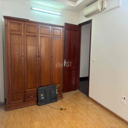 Nhà ngõ 9 phố Trần Quốc Hoàn, diện tích 45m2 x 5 tầng ô tô đậu cửa 
