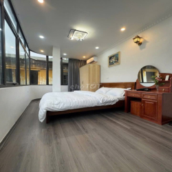 Cho thuê nhà ngõ 168 Hào Nam DT55m2, 4,5T, giá 15 triệu/tháng oto.