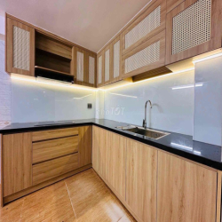 Nhà gác lửng NGUYỄN VĂN THOẠI,gần biển.Nhà 2 đường Ôtô trước và sau