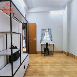 trống lại chdv studio ban công , cửa sổ, thang Máy.