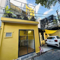 Nhà gác lửng NGUYỄN VĂN THOẠI,gần biển.Nhà 2 đường Ôtô trước và sau