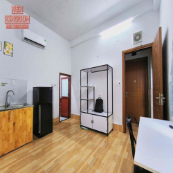 trống lại chdv studio ban công , cửa sổ, thang Máy.