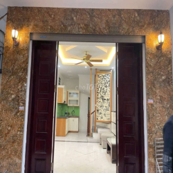 Cho thuê nhà riêng Đẹp phố 8/3 Hai Bà Trưng 5 tầng mới 
