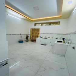 Nhà 2 lầu 4 phòng full nội thất KDC 91B