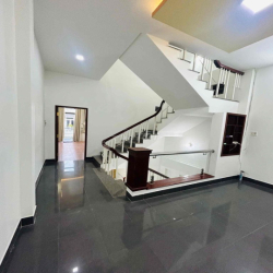 Nhà 2 lầu 4 phòng full nội thất KDC 91B