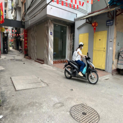 Cho thuê cửa hàng mặt ngõ 173 Hoàng Hoa Thám mới xây, 2 mặt ngõ , 20m2