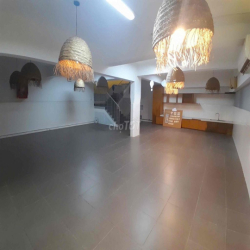 Cho thuê nhà đường Lê Đại Hành Q11 ( góc 2 mặt tiền) 9x25m.