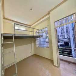 phòng 20m2  23h đóng cửa khu đặt biệt an ninh.