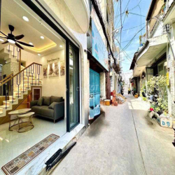 NHÀ MỚI FULL NỘI THẤT 52m2 1LẦU 2PN 2WC HXH GẦN CHỢ