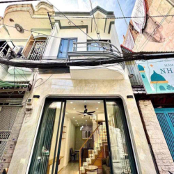 NHÀ MỚI FULL NỘI THẤT 52m2 1LẦU 2PN 2WC HXH GẦN CHỢ