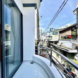 NHÀ MỚI FULL NỘI THẤT 52m2 1LẦU 2PN 2WC HXH GẦN CHỢ