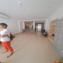 Nhà ngõ 1 Phạm Tuấn Tài - DT 60m2 x 6 tầng có Thang Máy đường 8m để xe