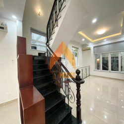 VIILLA FULL DT HẦM BỰ NHẤT QUẢ ĐẤT SAU METRO 10X20