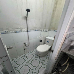 Nhà 2 lầu, điện nước chính thức, có máy lạnh