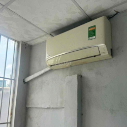 Nhà 2 lầu, điện nước chính thức, có máy lạnh