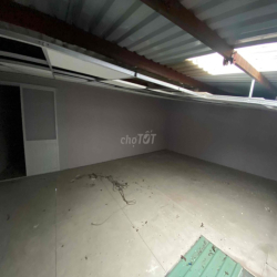 Cho thuê mặt bằng ngang 8 150m2 Lê Văn Thọ