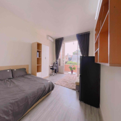 Căn Hộ Tách Bếp - Ban Công - Full Nội Thất - Máy Giặt Riêng- Sân Bay