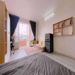 Căn Hộ Tách Bếp - Ban Công - Full Nội Thất - Máy Giặt Riêng- Sân Bay