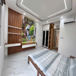 nhà đẹp y hình 4 x 18 có 5pn 6wc sân thượng 