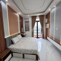 nhà đẹp y hình 4 x 18 có 5pn 6wc sân thượng 