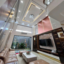 nhà đẹp y hình 4 x 18 có 5pn 6wc sân thượng 