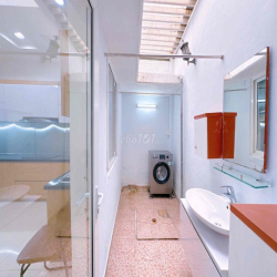 Căn Hộ Cao Cấp Ngay Phan Đăng Lưu, Phú Nhuận 7tr5 full nt giếng trời
