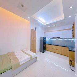 Căn Hộ Cao Cấp Ngay Phan Đăng Lưu, Phú Nhuận 7tr5 full nt giếng trời