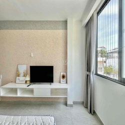 Thang Máy - Hầm Xe - Studio Cửa Sổ - 35m2 -Ngay Vòng Xoay Ngô Gia Tự