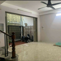 Cho thuê nhà nguyên căn.Đường Trần Quốc Thảo. Phường Võ Thị Sáu. Q3