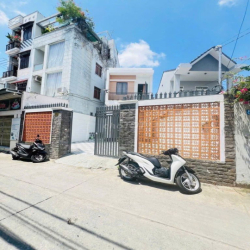 Cho thuê nhà hẻm trương định gần mặt tiền đề thám giá 12 triệu