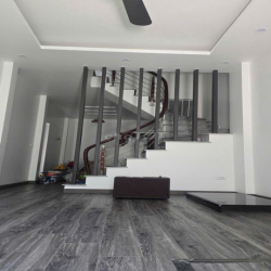 Cho thuê nhà có 5 Tầng *40m2, 2 mặt thoáng, 12tr. 180/25 tây mỗ