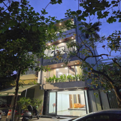 NHÀ ĐẸP MẶT TIỀN TRUNG TÂM GIÁ RẺ NHƯ KIỆT