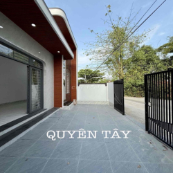 Nhà Bán Sân đậu ô tô, Gần Trung Tâm